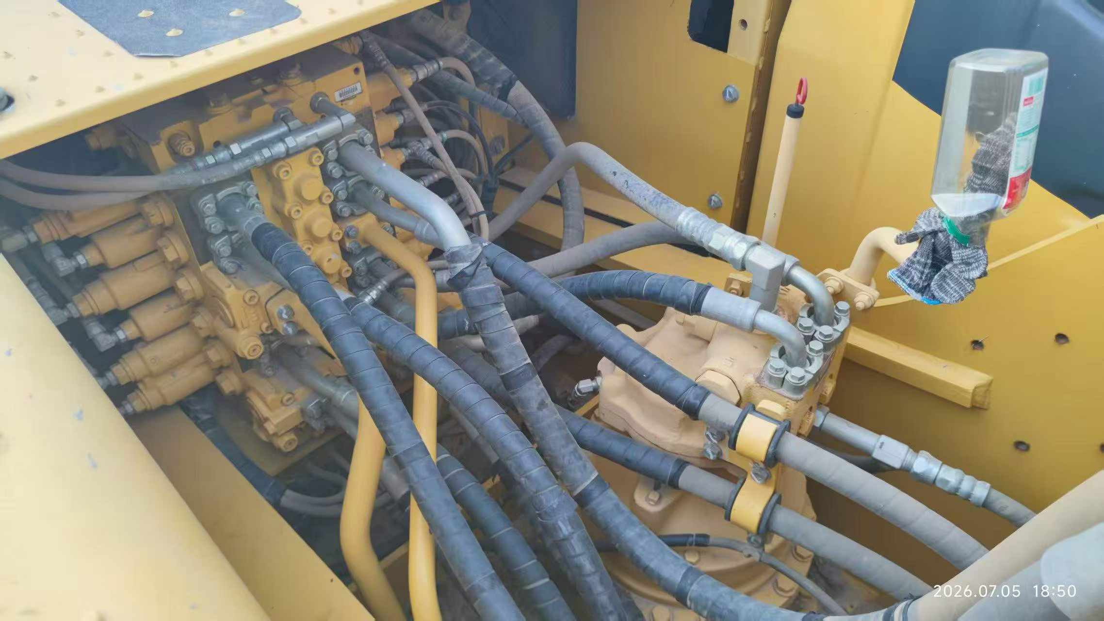 Buy Komatsu PC200 Used Excavator / 5