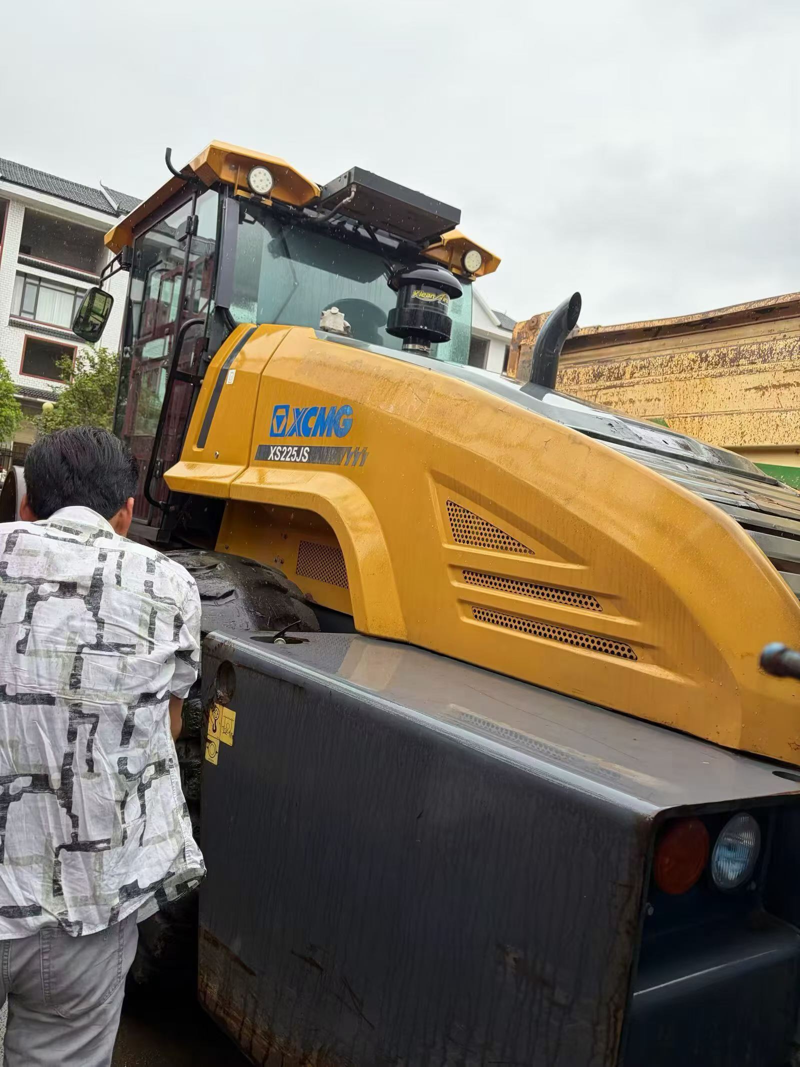 Buy XCMG XE225DK Used Excavator / 1