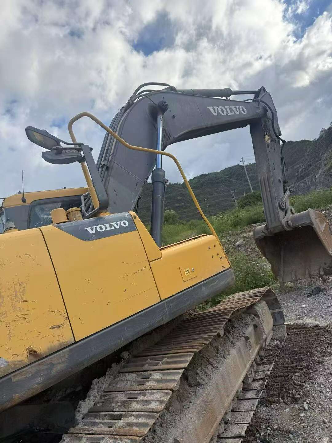 Buy Volvo L250G Used Excavator / 2 Buy Volvo L250G Used Excavator / 2
