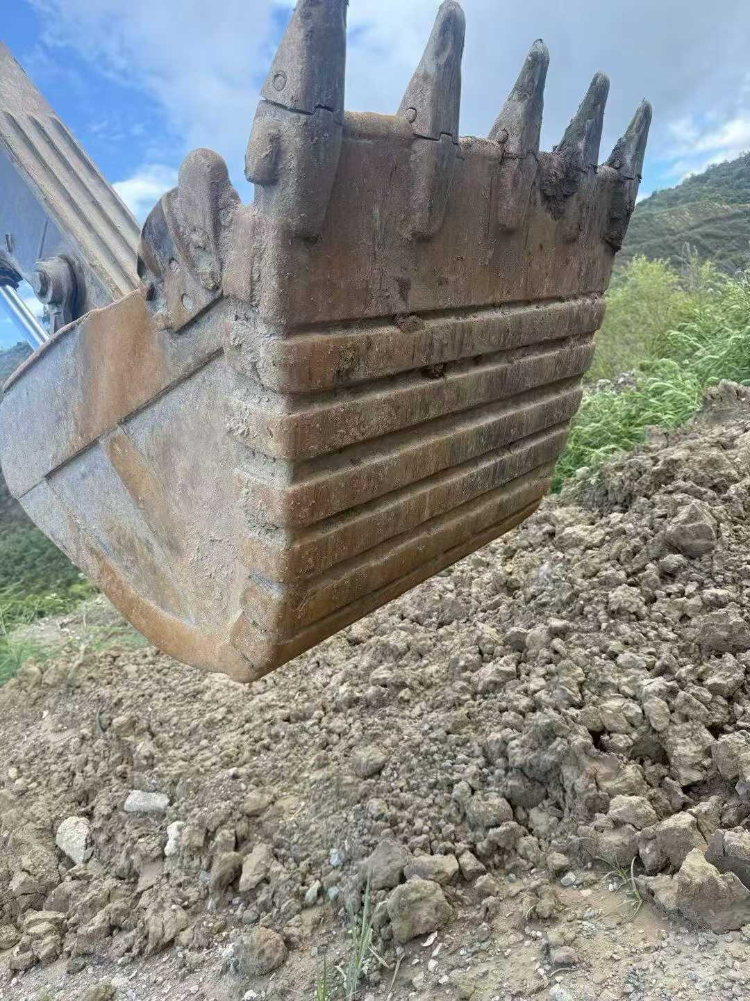 Buy Volvo L250G Used Excavator / 9 Buy Volvo L250G Used Excavator / 9