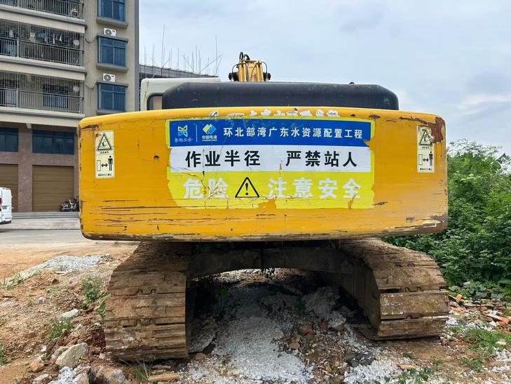 Buy Kato 820-3SP Used Excavator / 1