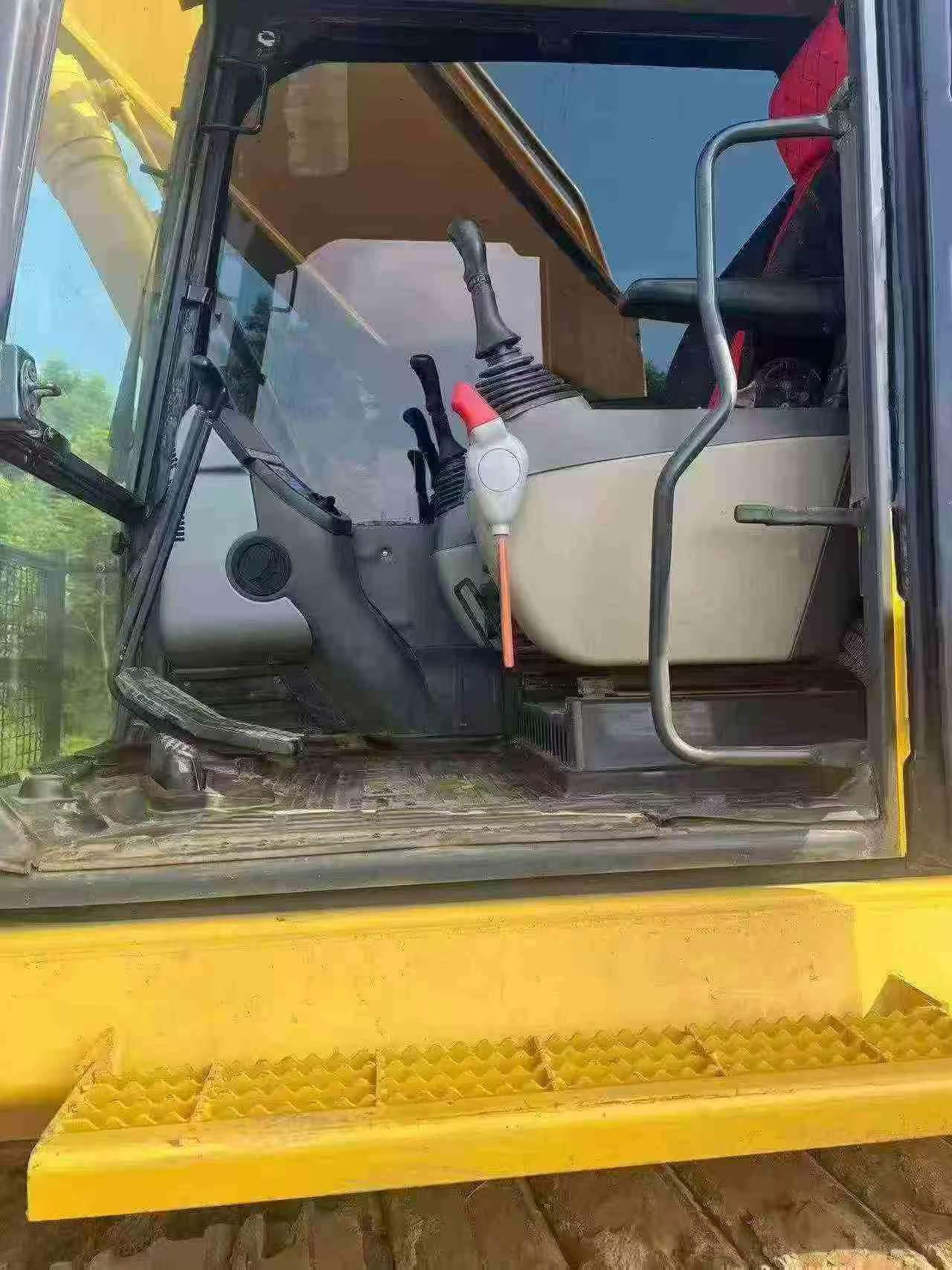Buy Komatsu PC240-6 Used Excavator / 6