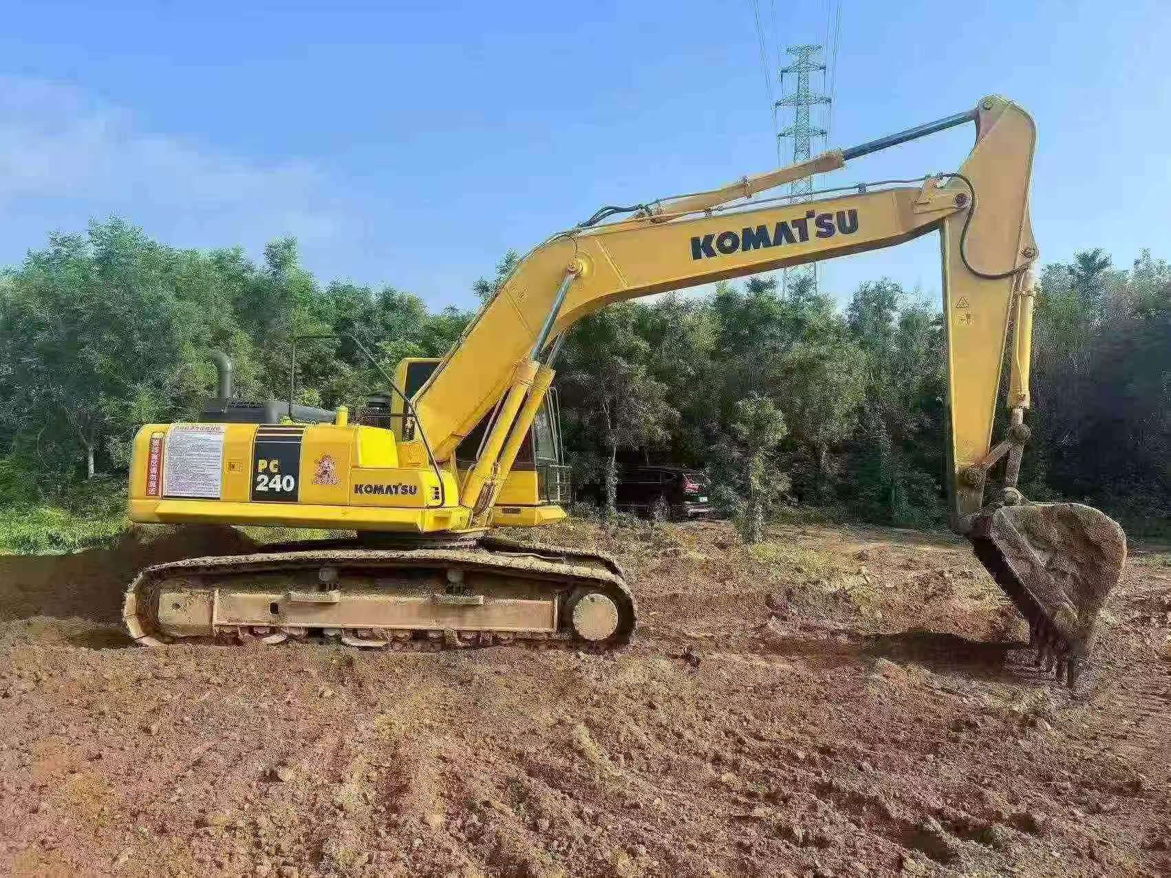 Buy Komatsu PC240-6 Used Excavator / 3