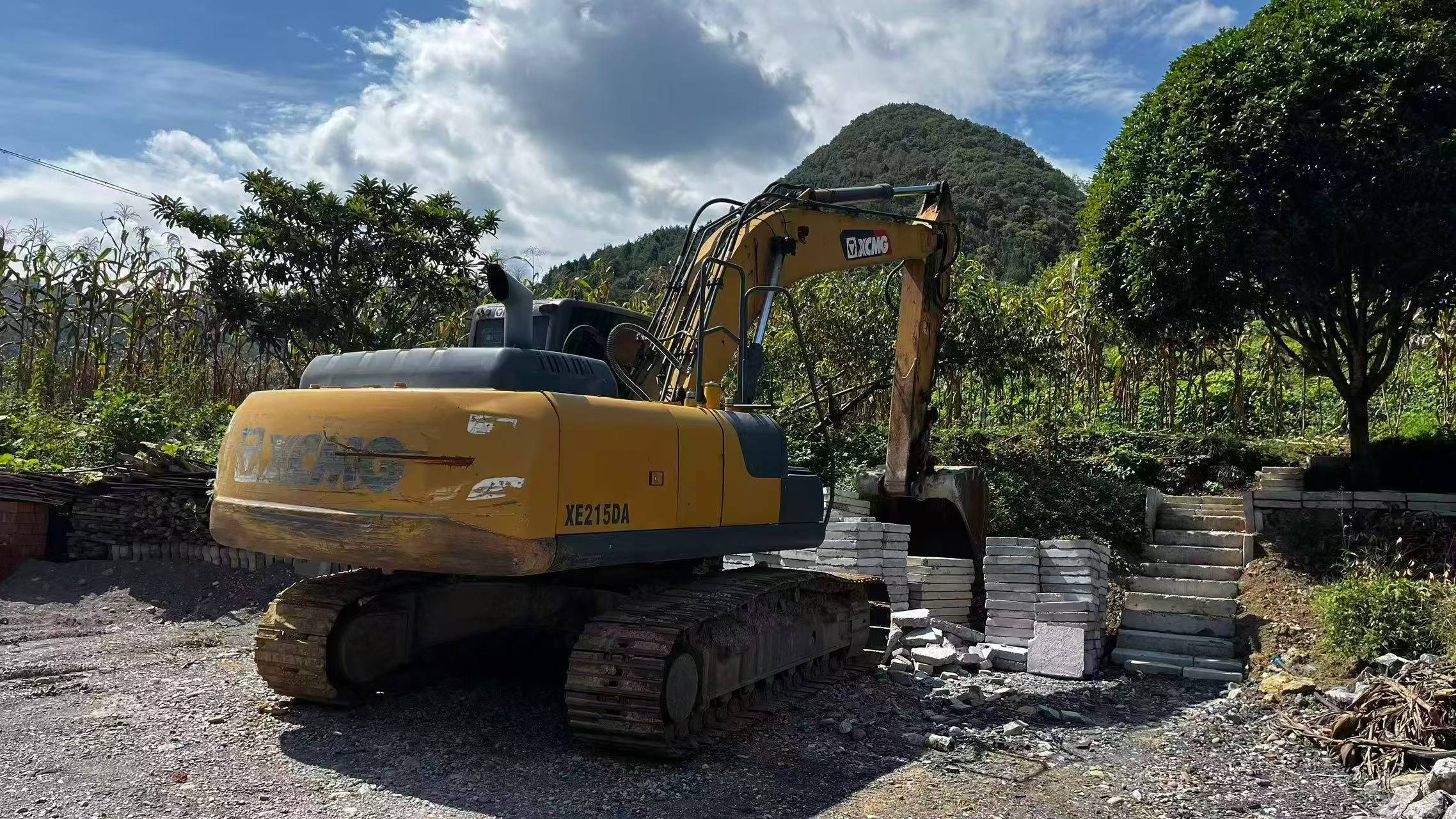 Buy XCMG XE215 Used Excavator / 2