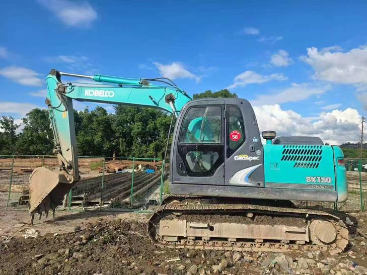 Buy Kobelco SK130 Used Excavator / 1