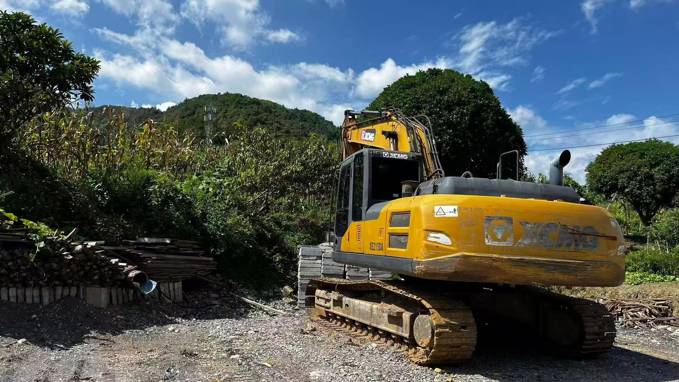 Buy XCMG XE215 Used Excavator / 3
