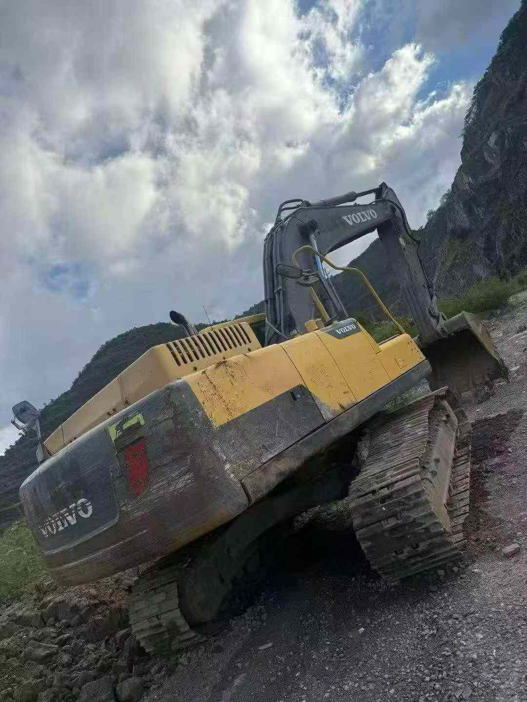 Buy Volvo L250G Used Excavator / 7