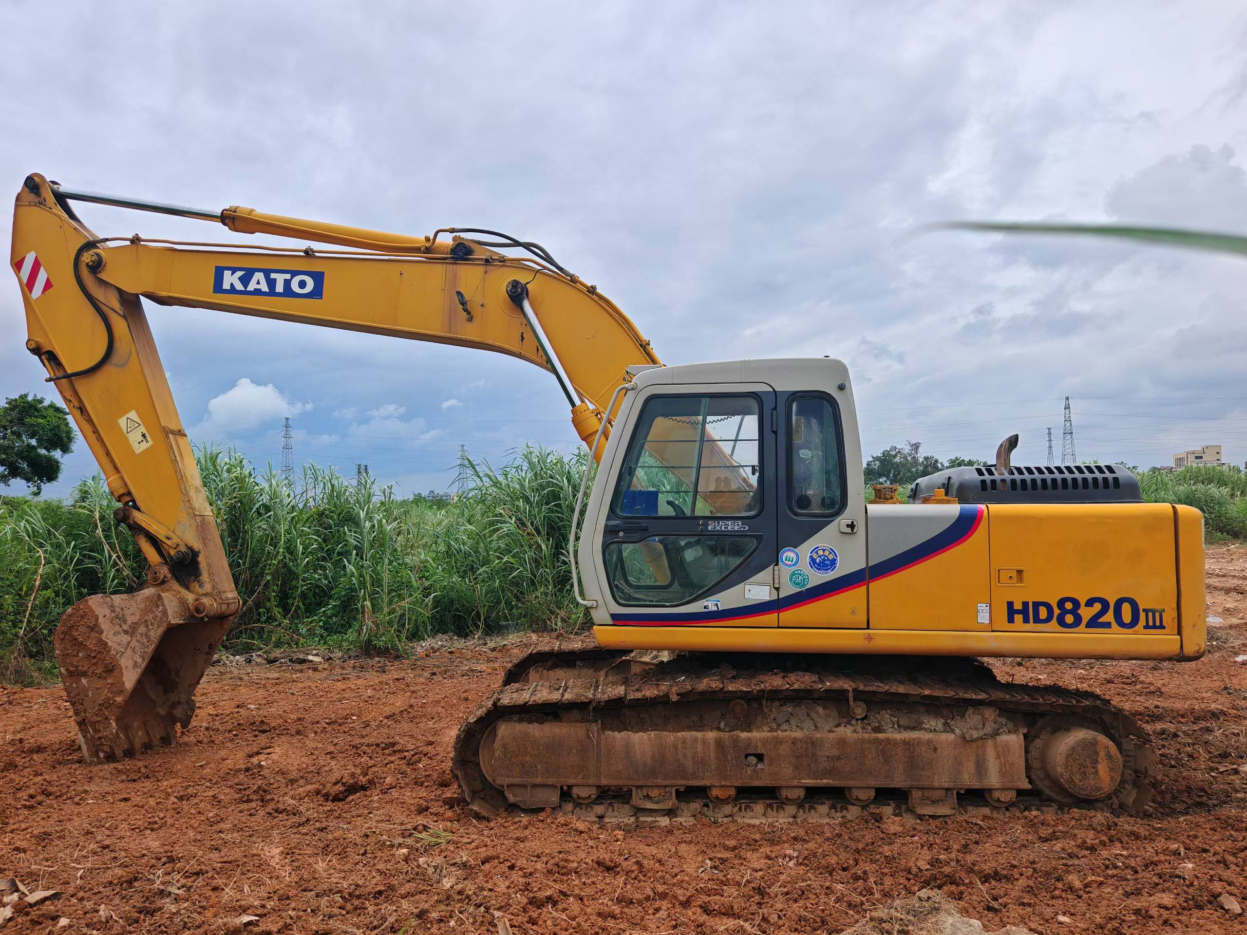 Buy Kato 820-3SP Used Excavator / 2