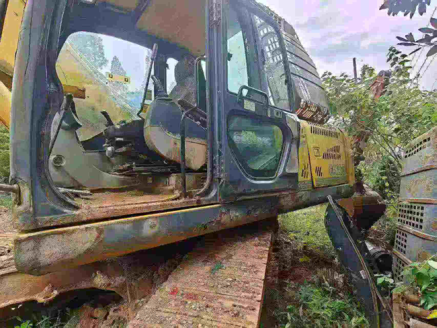 Buy Kobelco SK250 Used Excavator / 2
