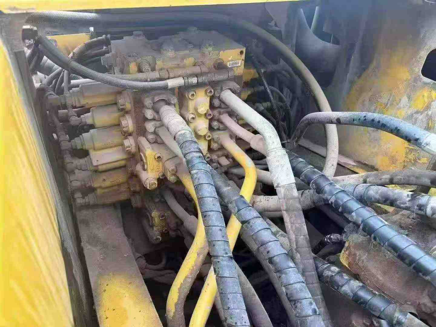 Buy Komatsu PC220 Used Excavator / 8