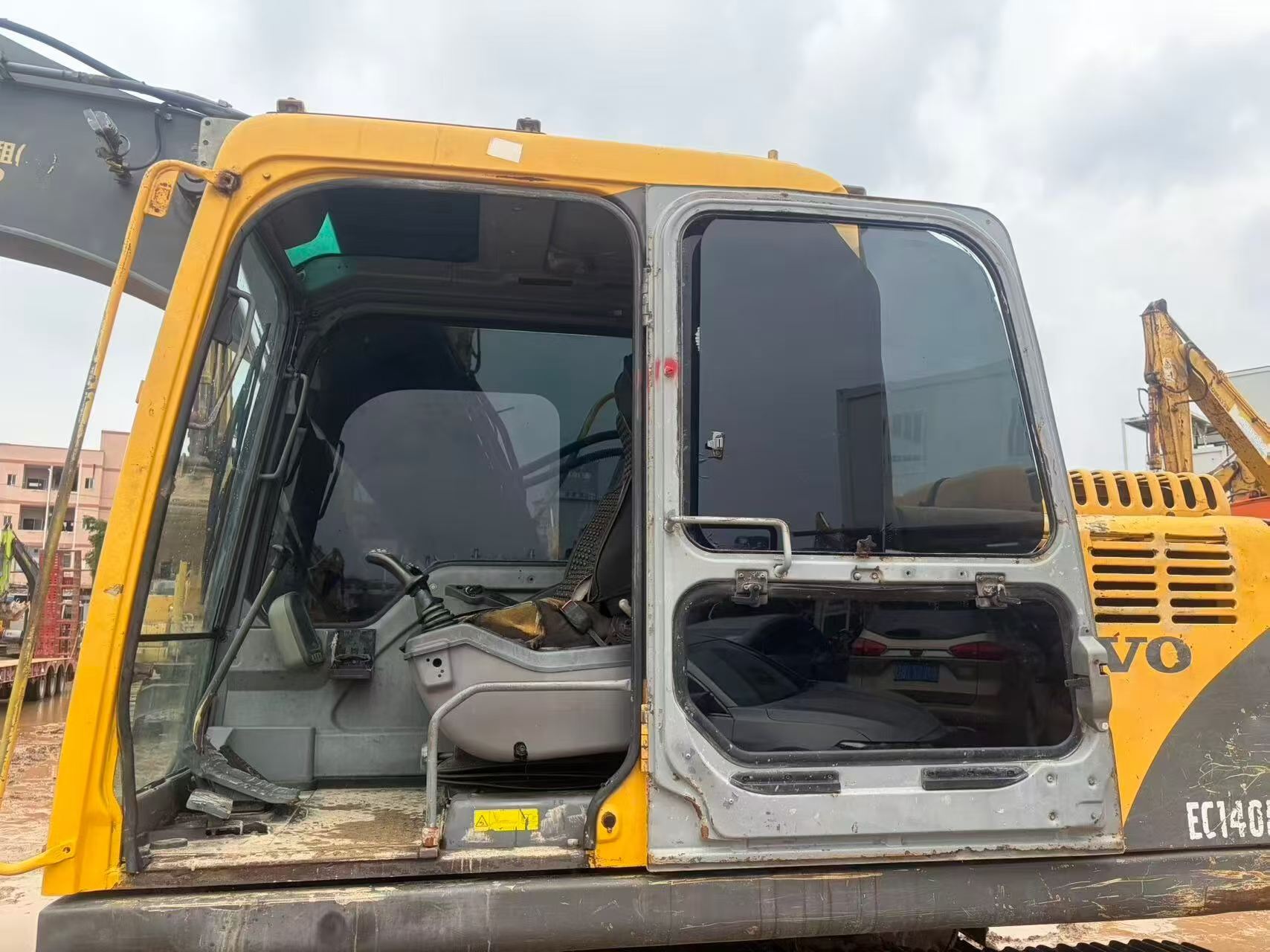 Buy Volvo EC140B Used Excavator / 3 Buy Volvo EC140B Used Excavator / 3