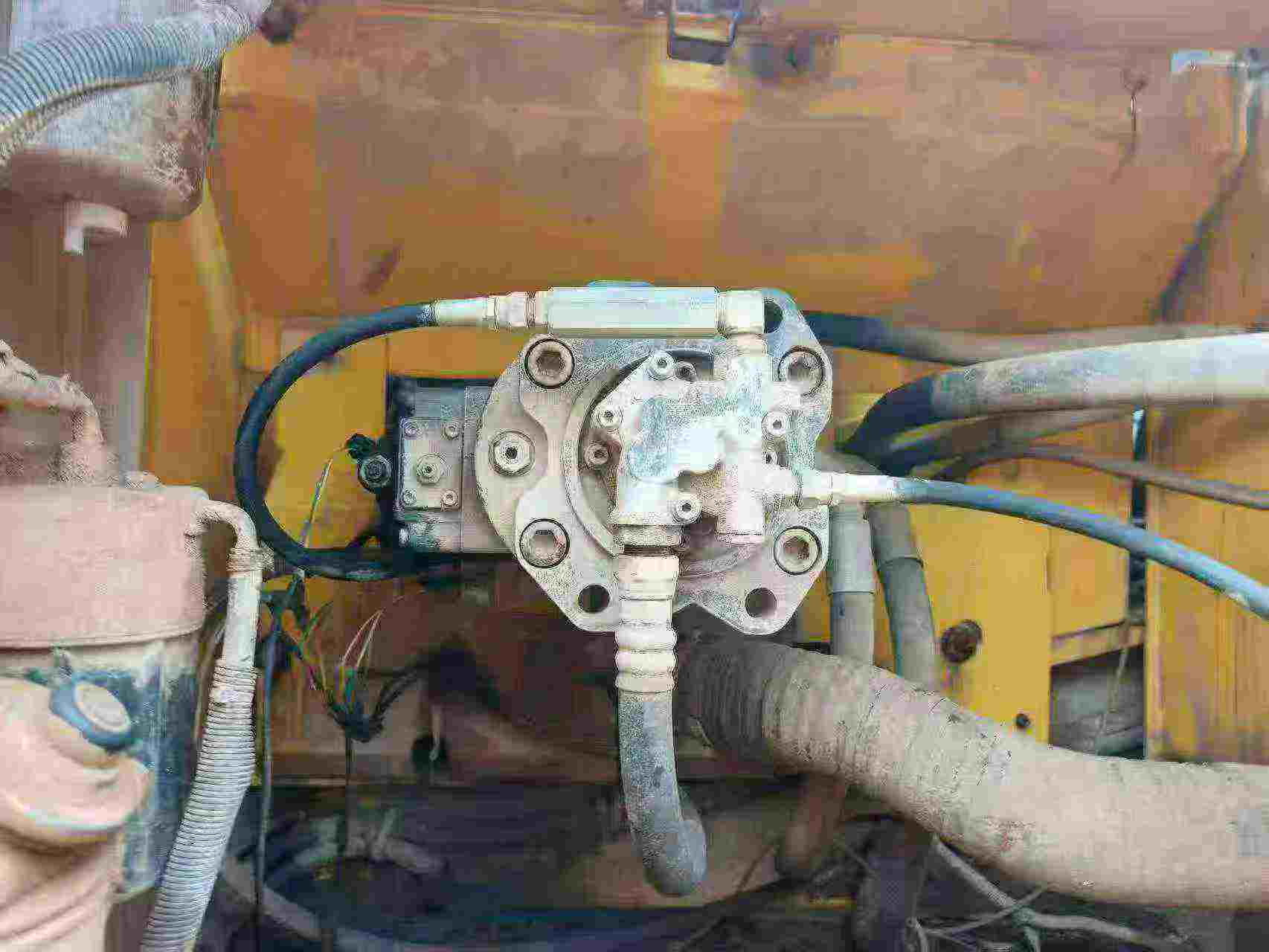 Buy Kobelco SK250 Used Excavator / 3