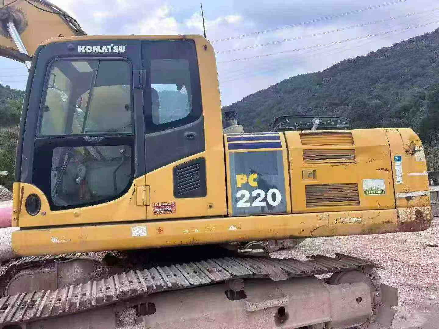 Buy Komatsu PC220 Used Excavator / 4