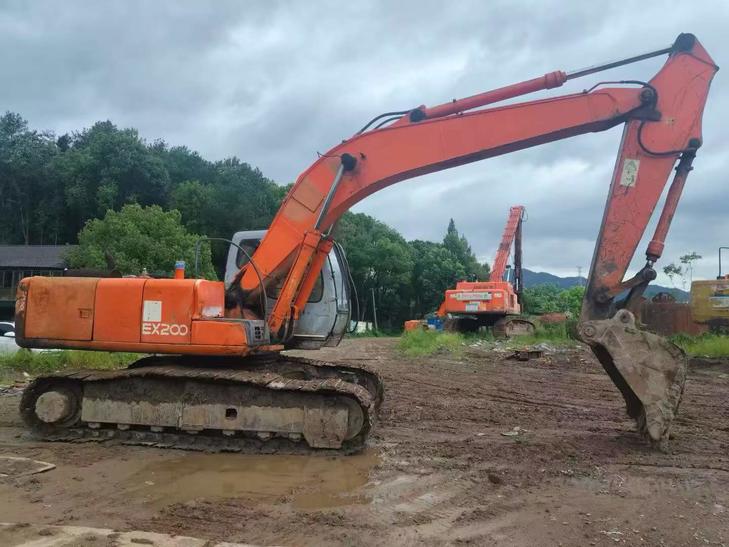 Buy Hitachi EX200-5 Used Excavator / 1
