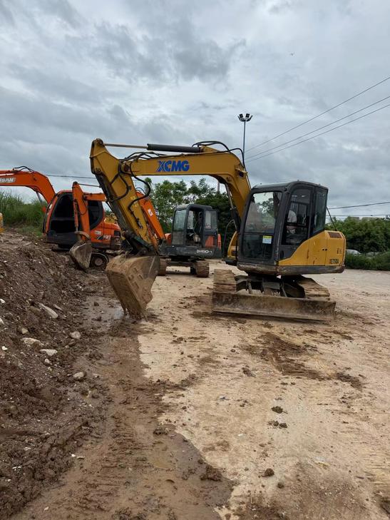 Buy XCMG XE75C Used Excavator / 1