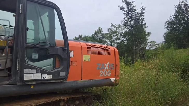 Buy Hitachi EX200 Used Excavator / 1