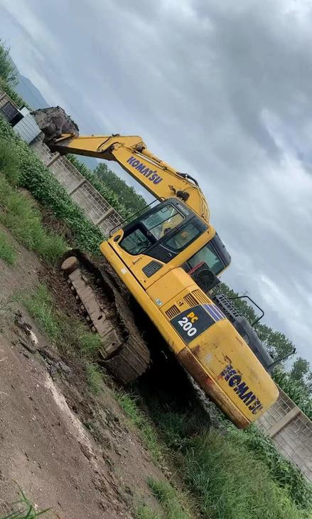 Buy Komatsu PC200-8 Used Excavator / 1