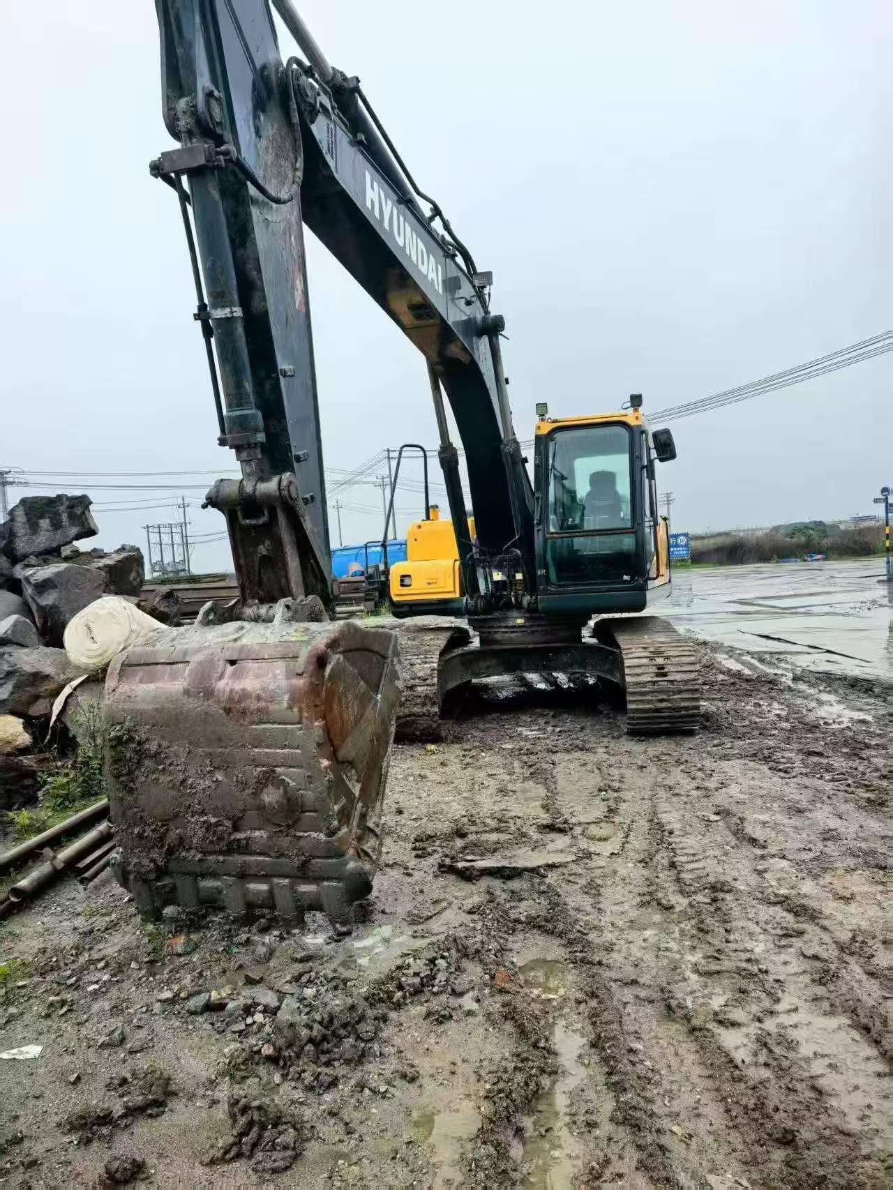 Buy Hyundai R215-7 Used Excavator / 4 Buy Hyundai R215-7 Used Excavator / 4