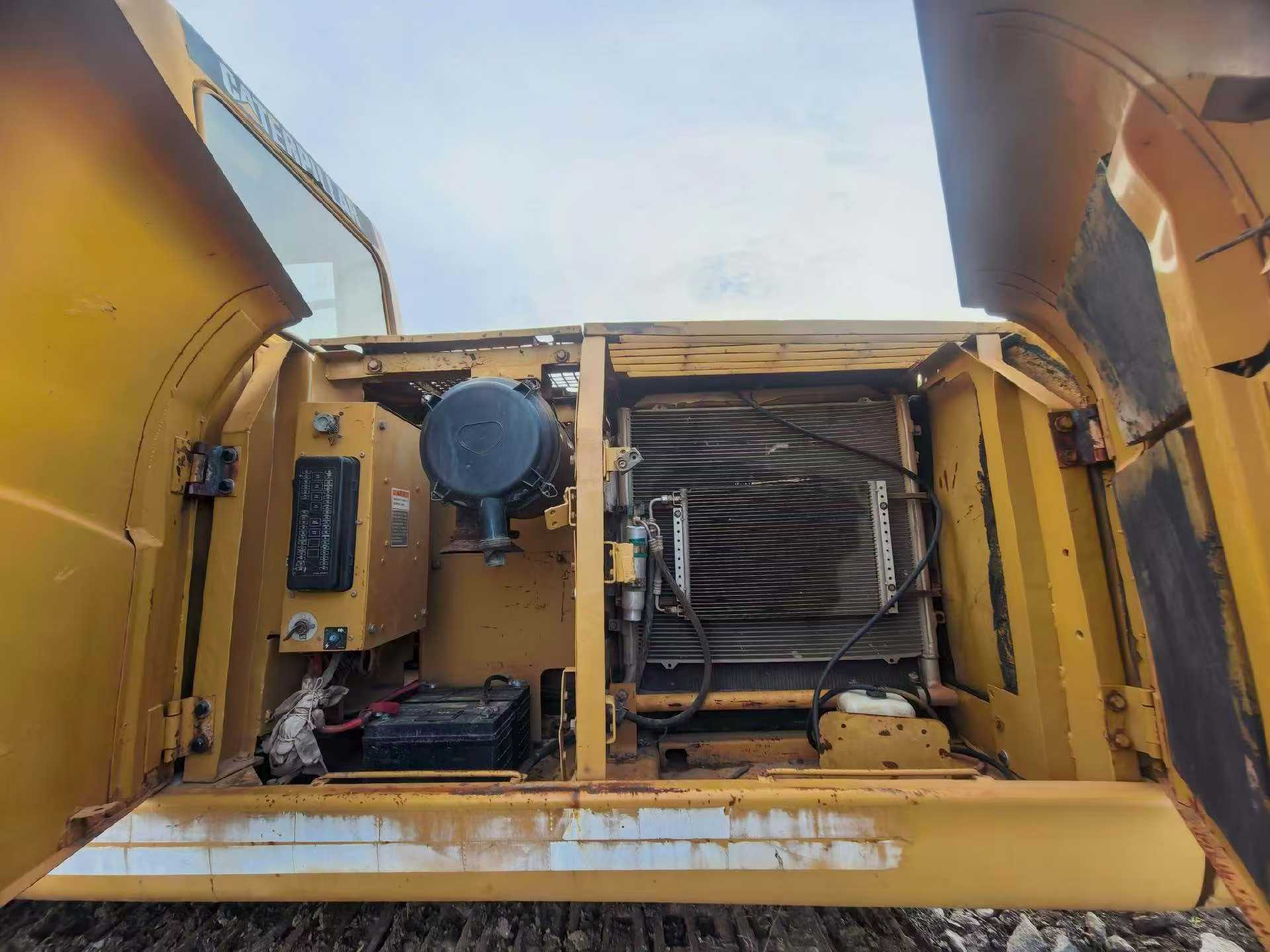 Buy Caterpillar 320C Used Excavator / 2