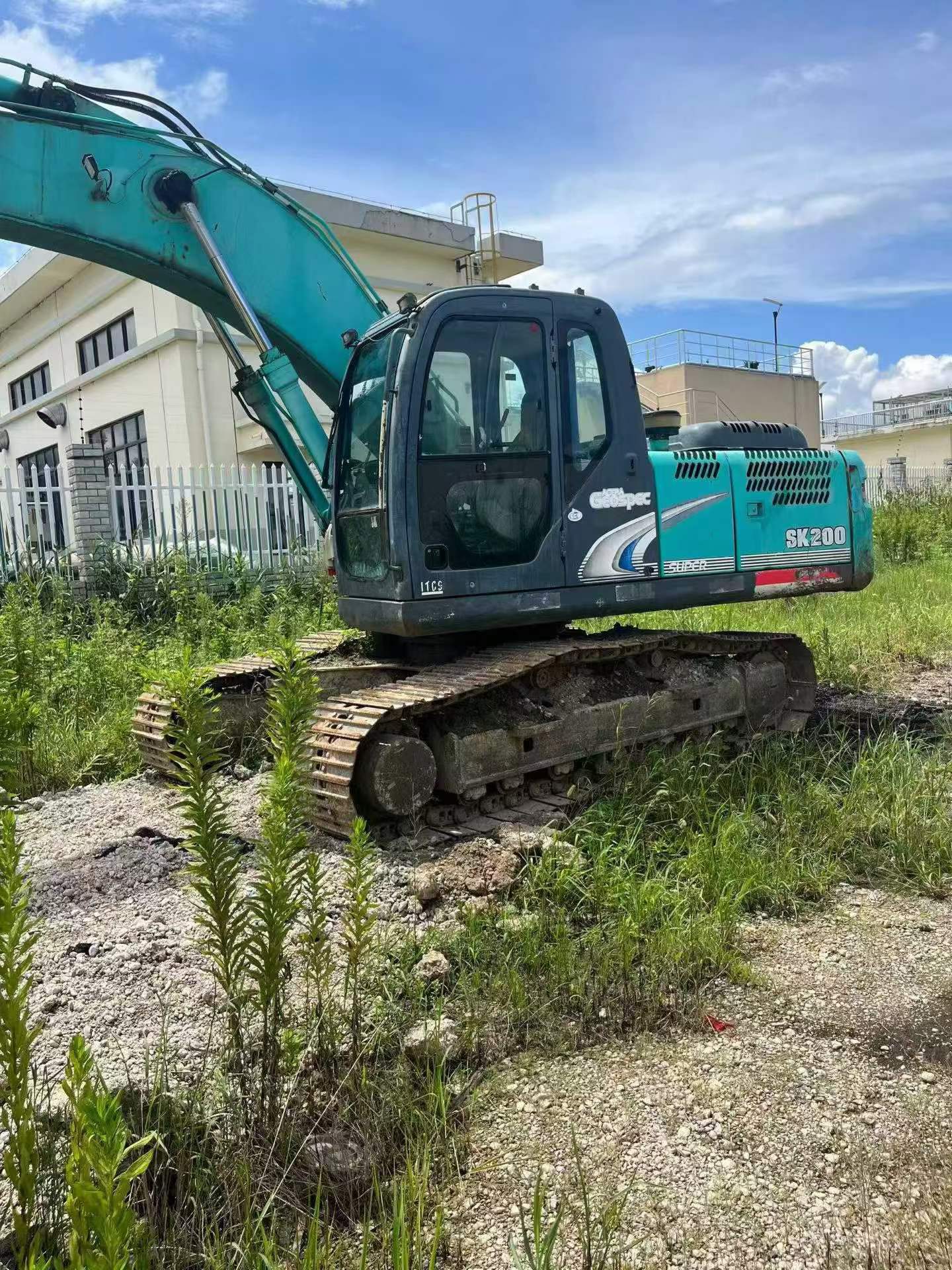 Buy Kobelco SK200 Used Excavator / 3 Buy Kobelco SK200 Used Excavator / 3