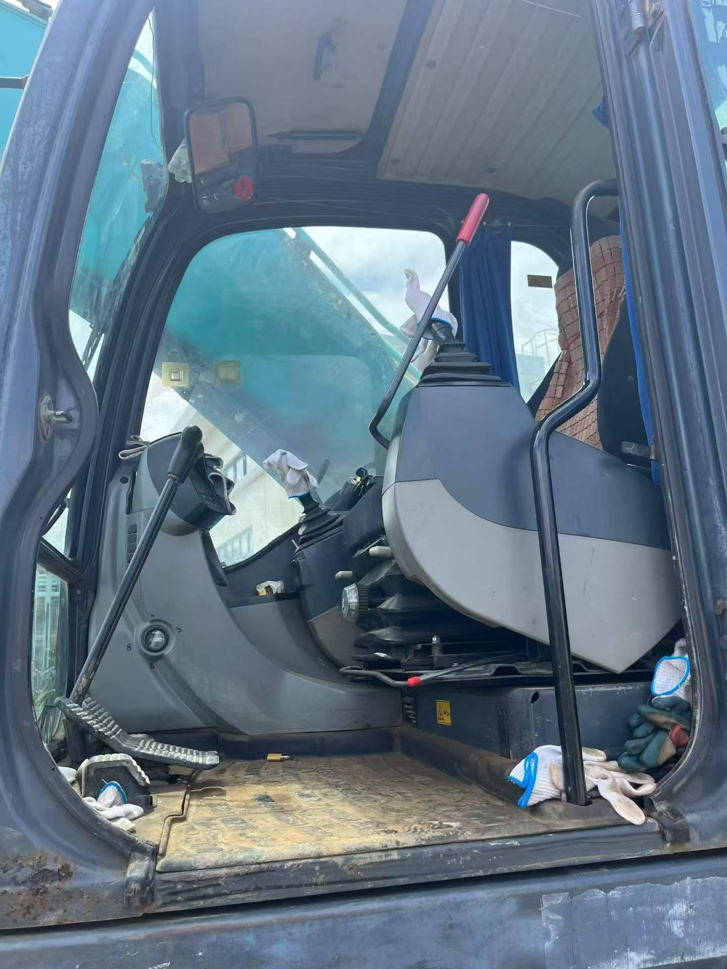 Buy Kobelco SK200 Used Excavator / 7 Buy Kobelco SK200 Used Excavator / 7