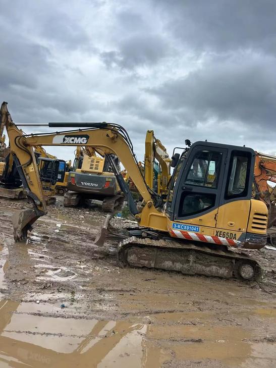 Buy XCMG XE65D Used Excavator / 1