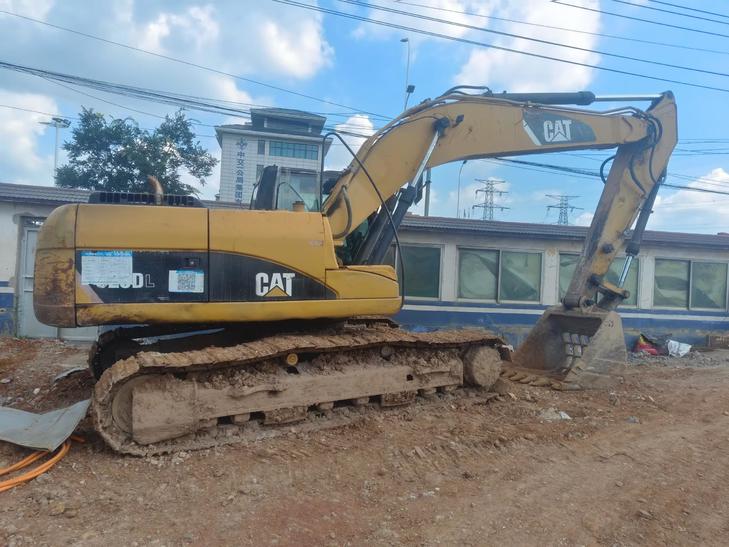 Buy Caterpillar 323 Used Excavator / 1
