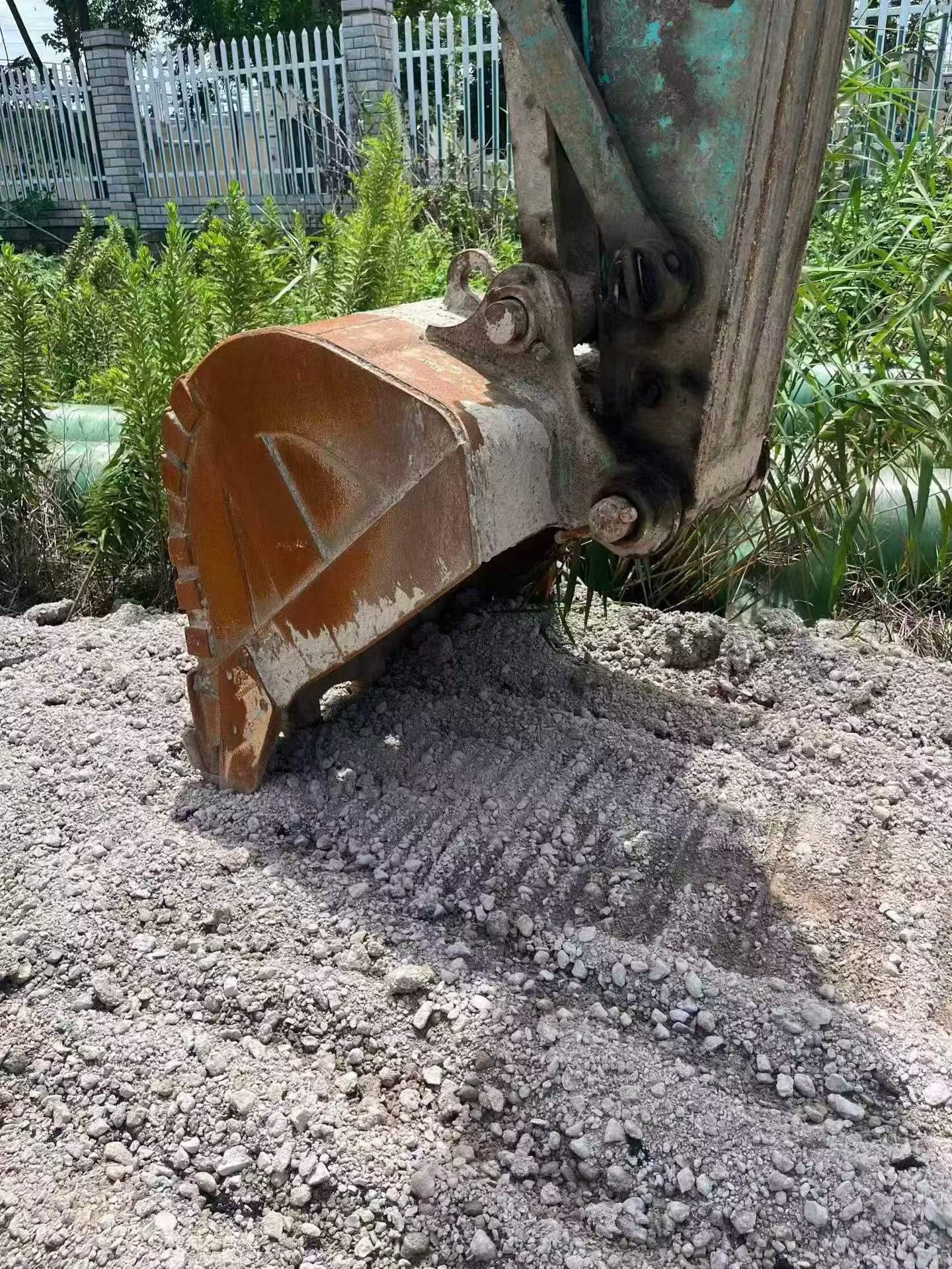 Buy Kobelco SK200 Used Excavator / 9 Buy Kobelco SK200 Used Excavator / 9