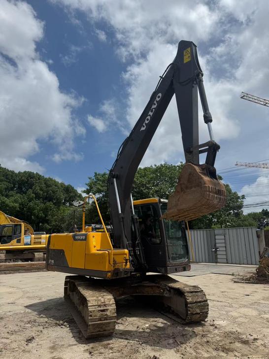 Buy Volvo L120E Used Excavator / 1