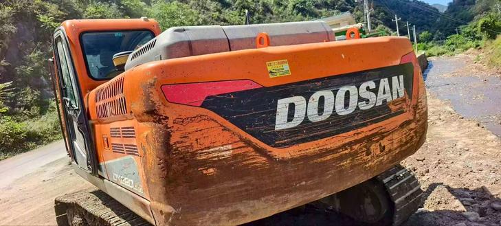 Buy Doosan DH220 Used Excavator / 1