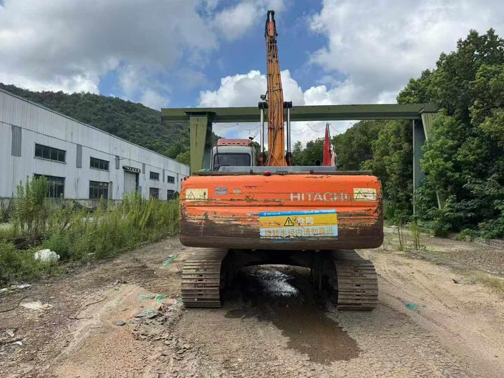 Buy Hitachi EX230-6 Used Excavator / 1