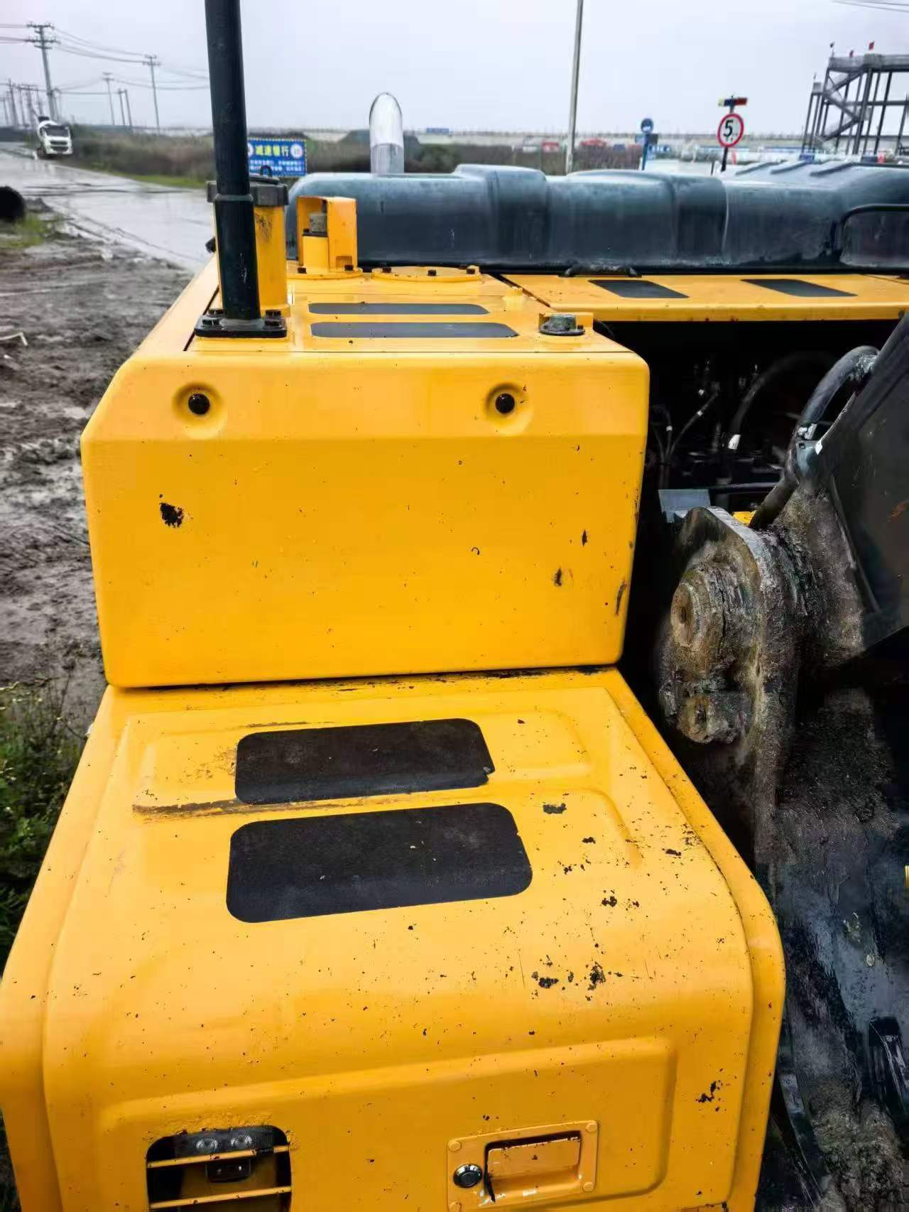 Buy Hyundai R215-7 Used Excavator / 8 Buy Hyundai R215-7 Used Excavator / 8