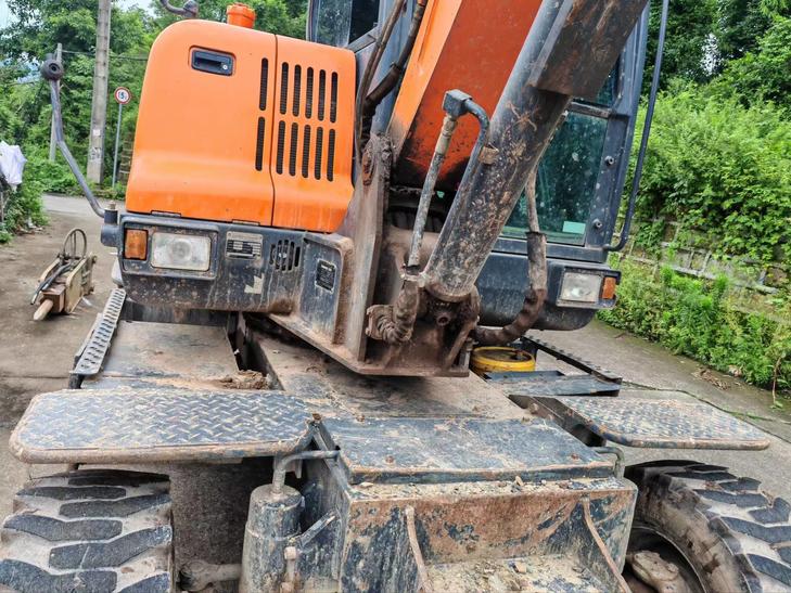 Buy Doosan DH60 Used Excavator / 1