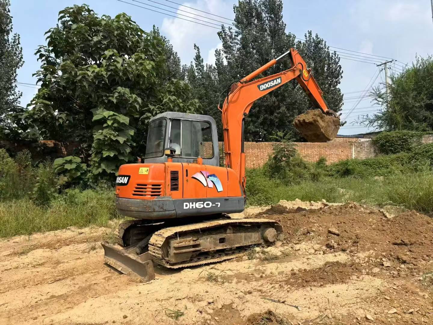 Buy Doosan DH55 Used Excavator / 2 Buy Doosan DH55 Used Excavator / 2