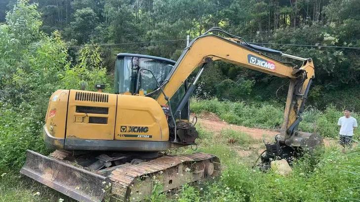 Buy XCMG XE75C Used Excavator / 1