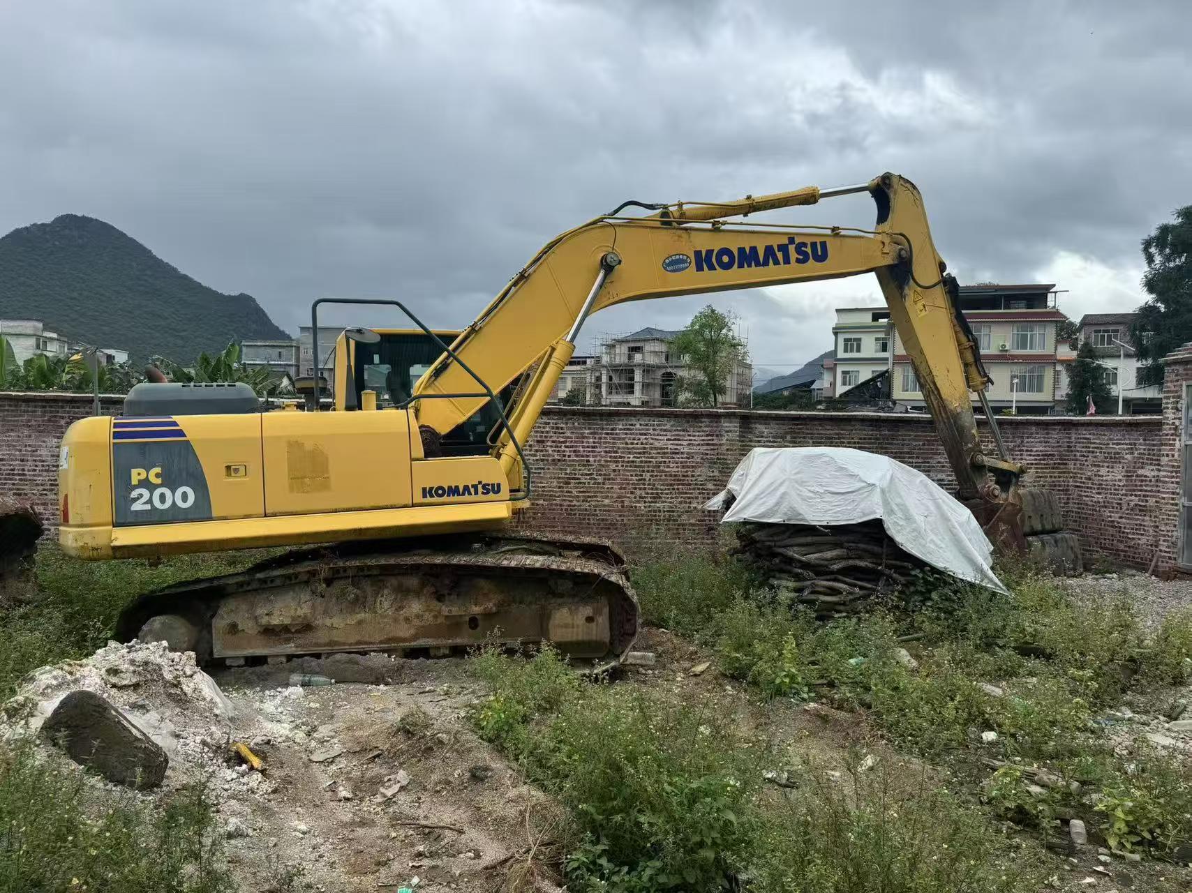 Buy Komatsu PC200 Used Excavator / 4