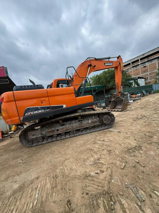 Buy Doosan DH215-7 Used Excavator / 1