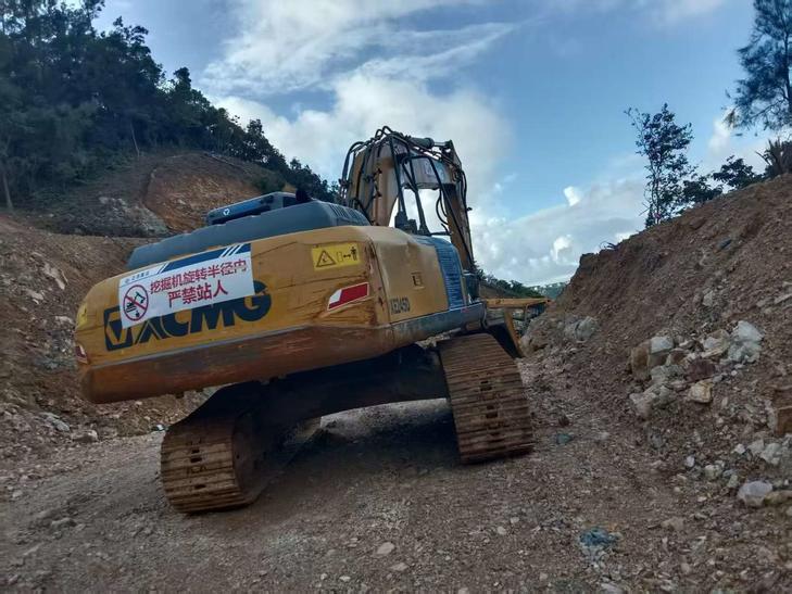 Buy XCMG XE215D Used Excavator / 1