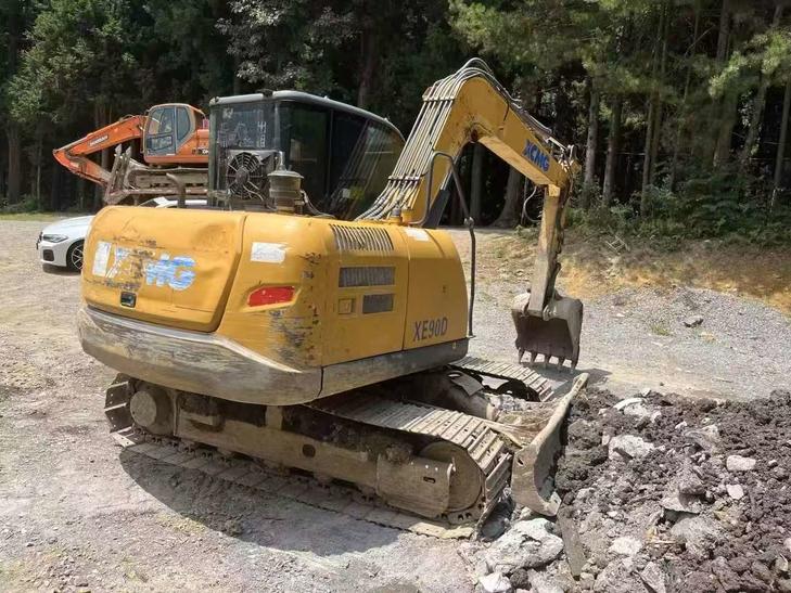 Buy XCMG XE75C Used Excavator / 1