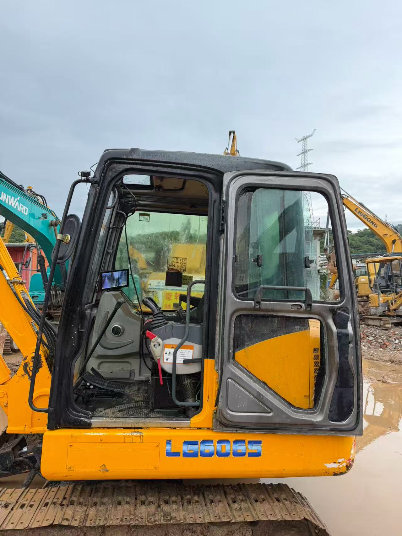 Buy XCMG XE60 Used Excavator / 5
