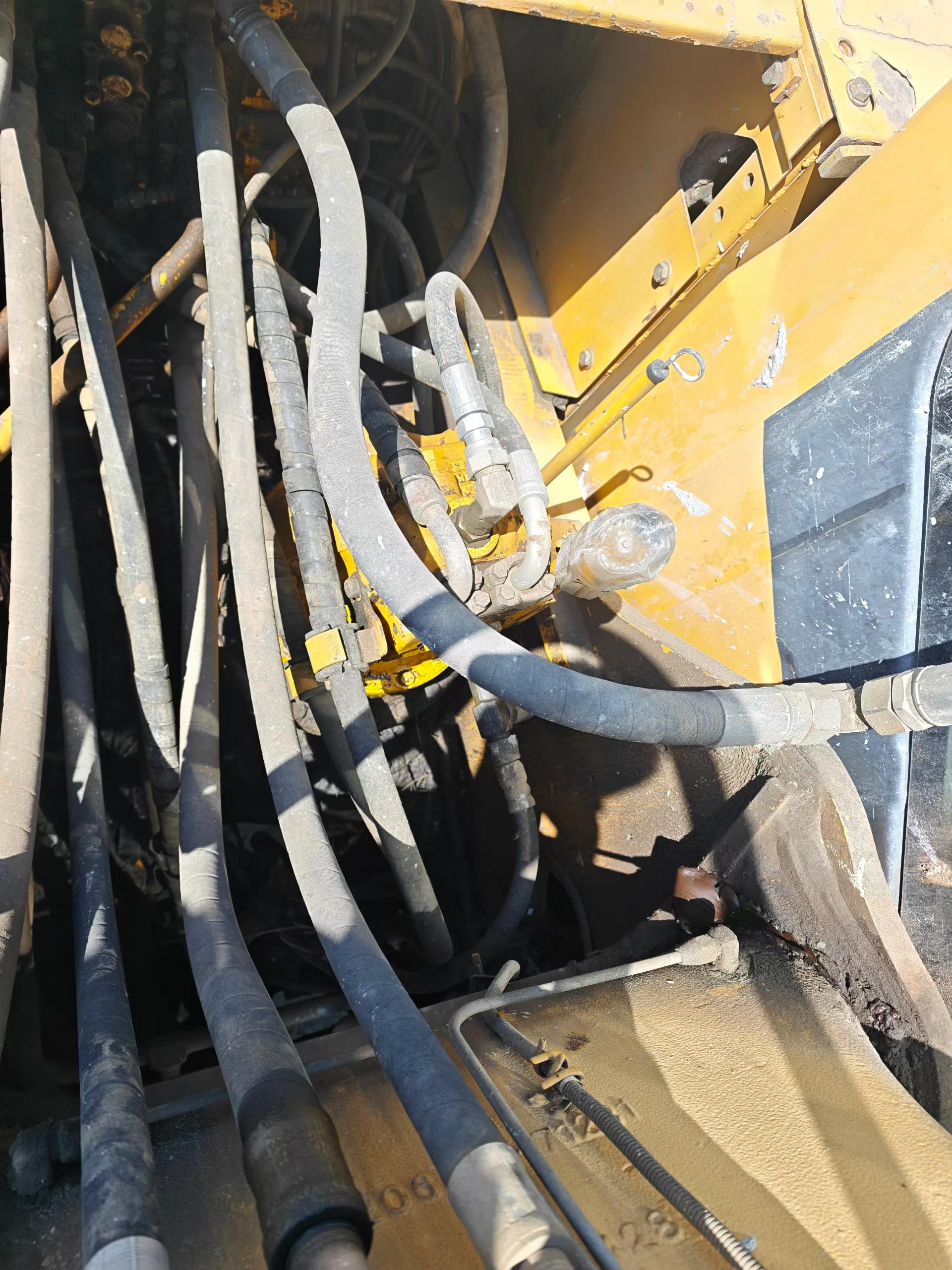 Buy Komatsu PC240-6 Used Excavator / 3