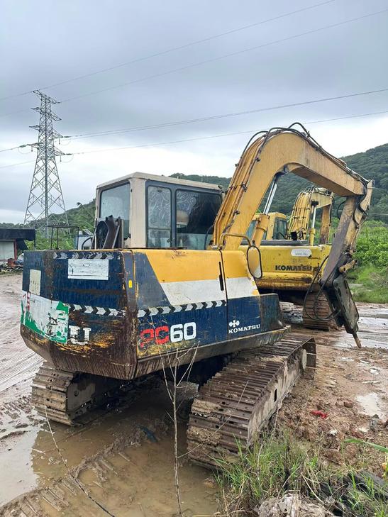 Buy Komatsu PC60-6 Used Excavator / 1