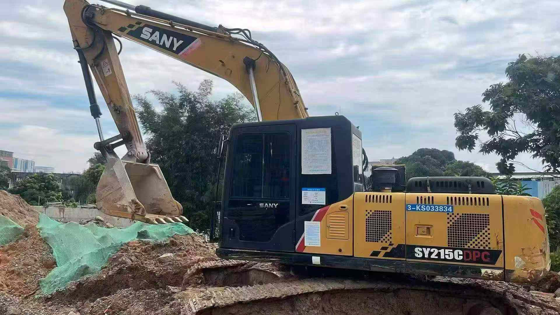 Buy Sany SY215C Used Excavator / 2