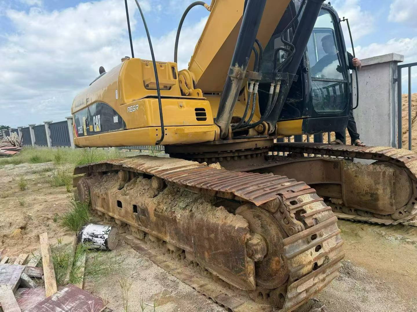 Buy Caterpillar 330C Used Excavator / 4