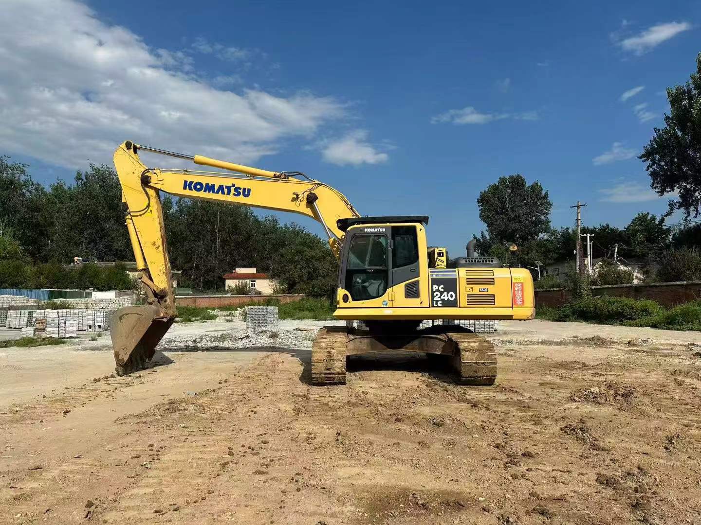 Buy Komatsu PC240-6 Used Excavator / 3