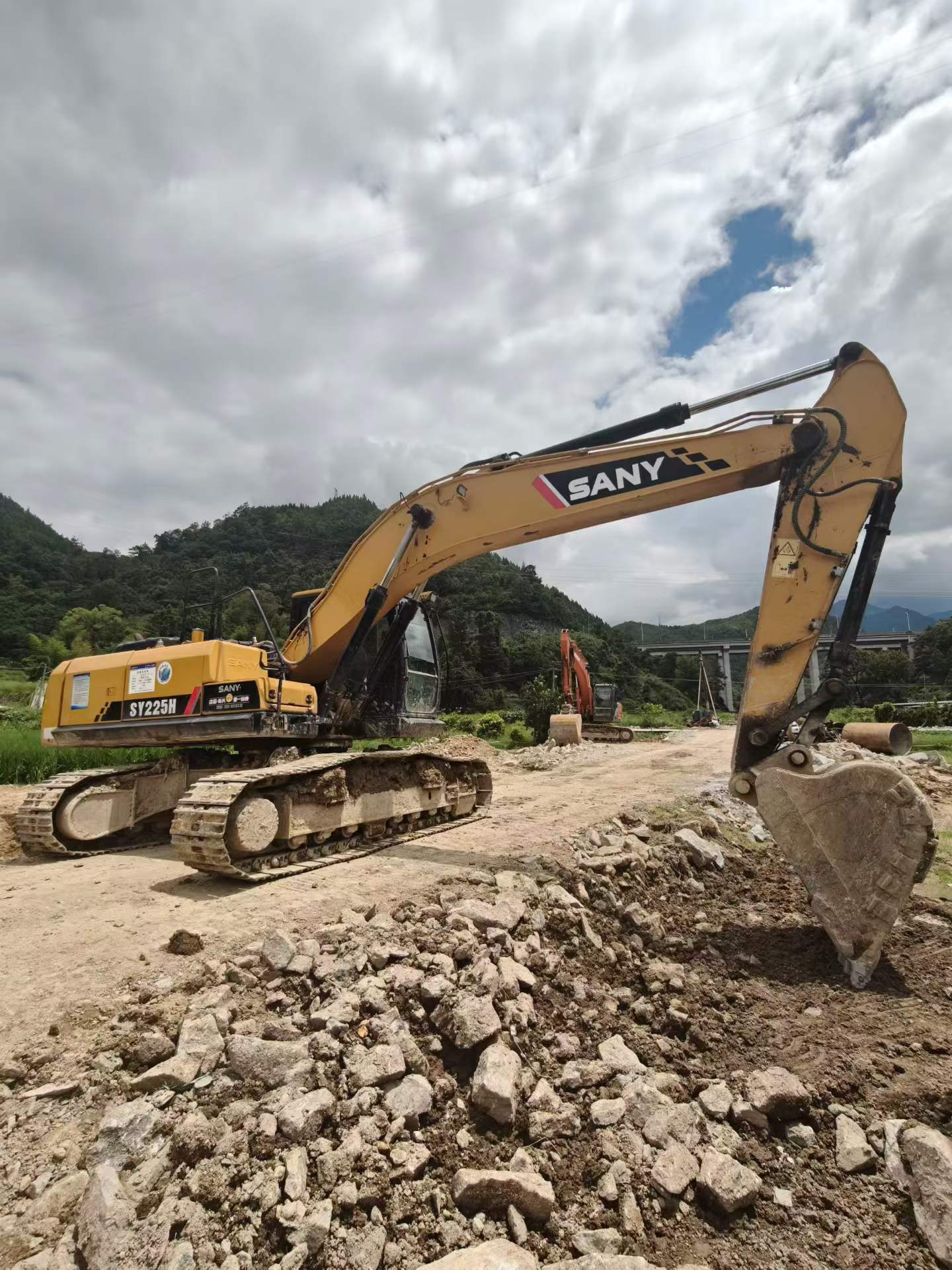 Buy Sany SY225C Used Excavator / 4
