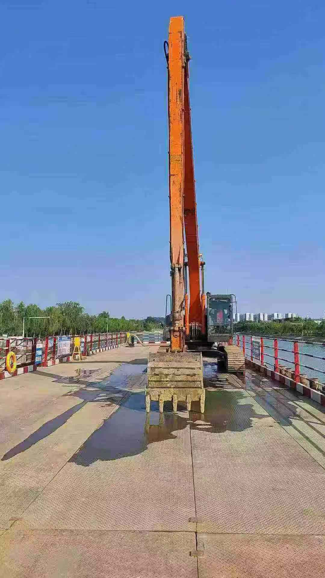 Buy Hitachi ZX250LC-5A Used Excavator / 6