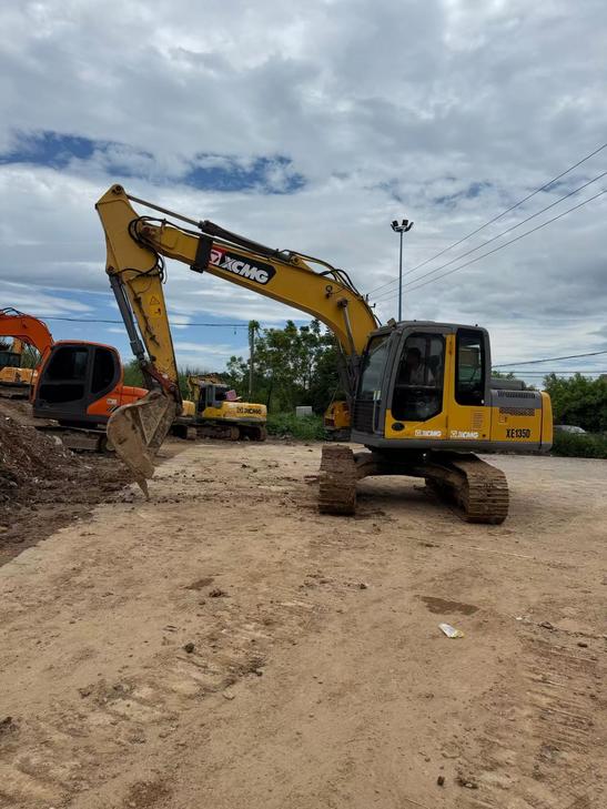Buy XCMG XE135B Used Excavator / 1