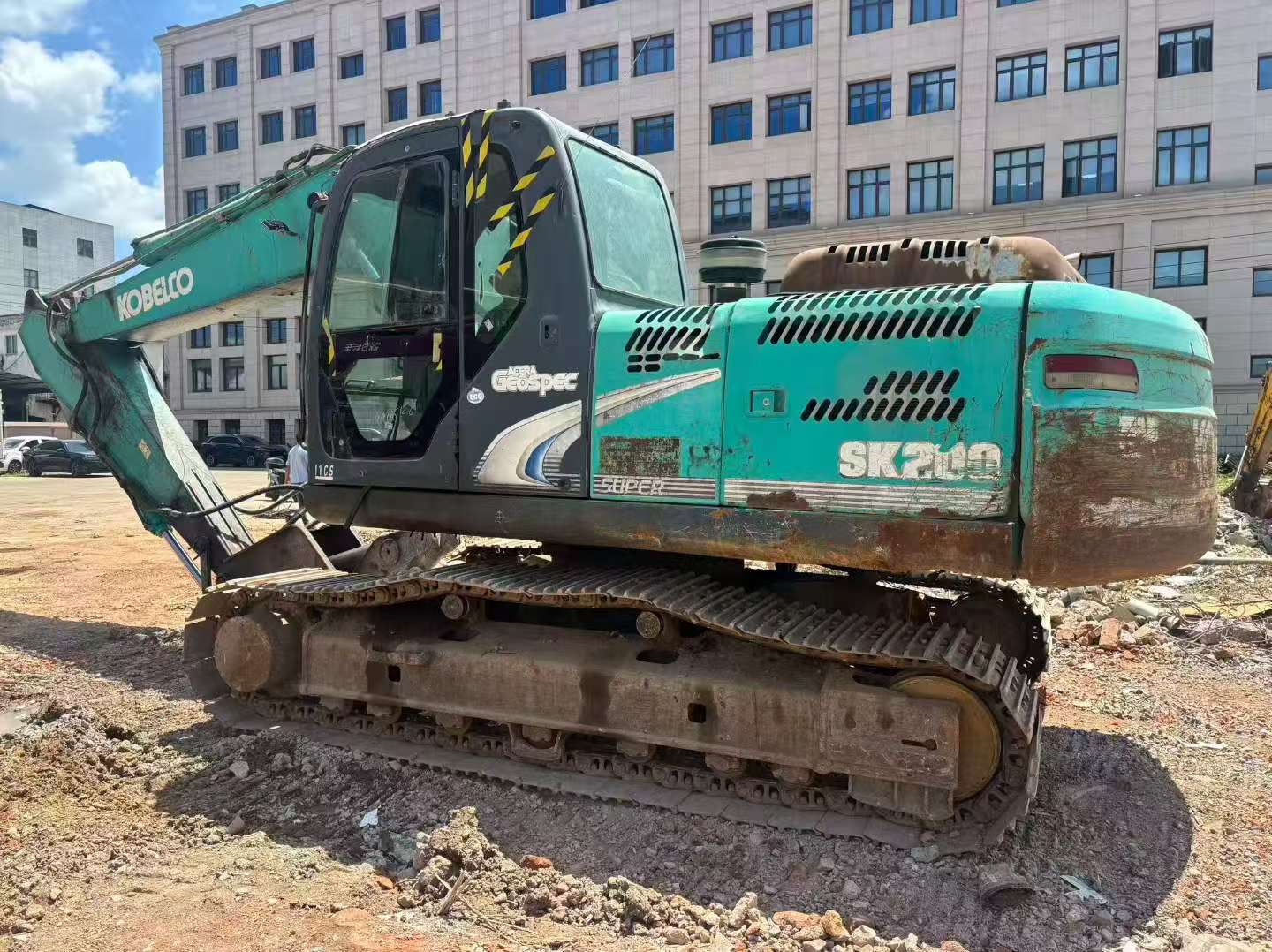 Buy Kobelco SK200 Used Excavator / 3