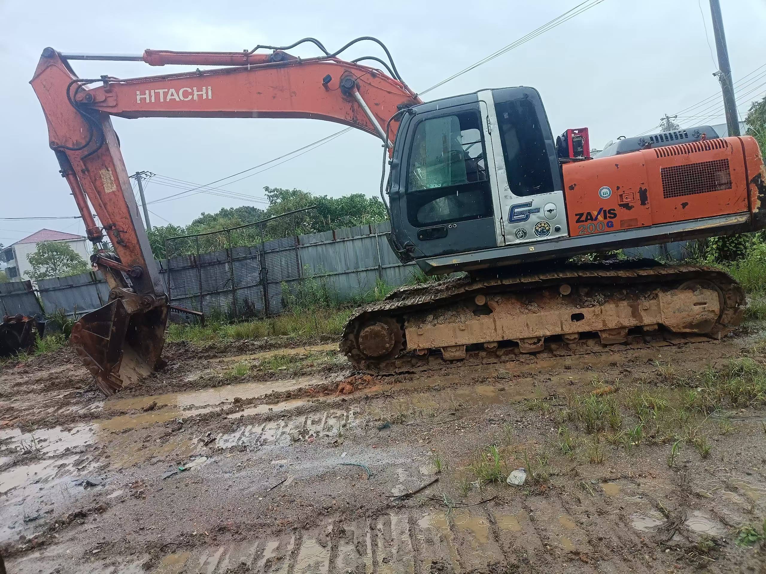 Buy Hitachi ZX200-3G Used Excavator / 2